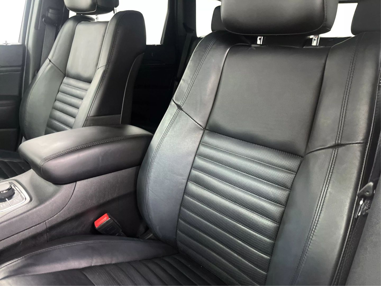 2021 Jeep Grand Cherokee - Image 16