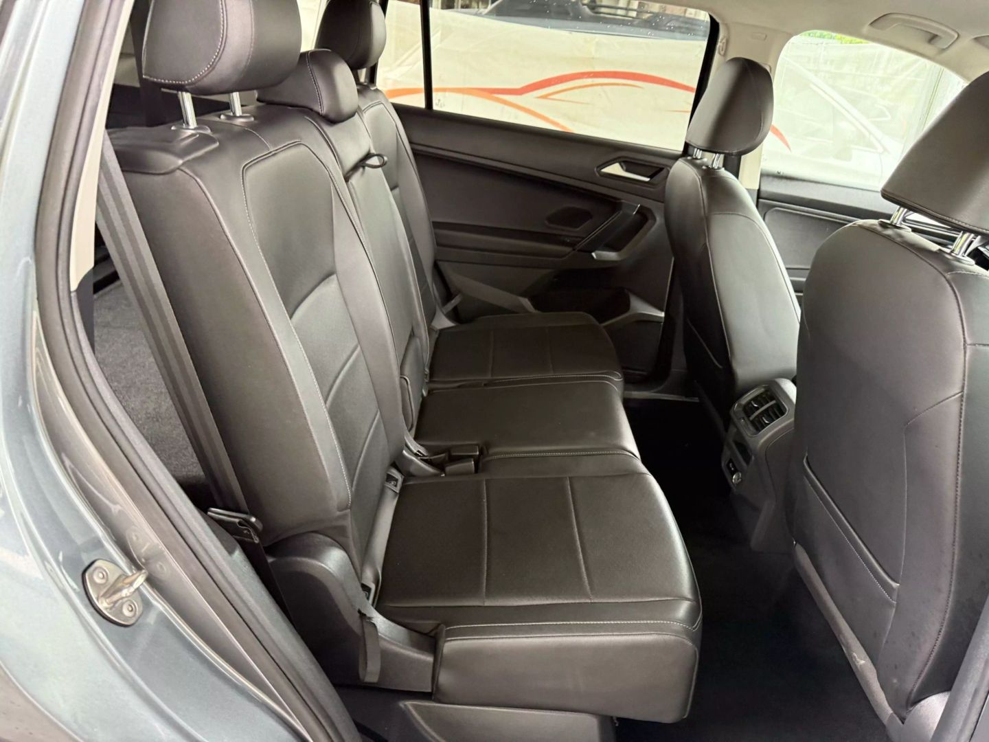 2019 Volkswagen Tiguan - Image 24