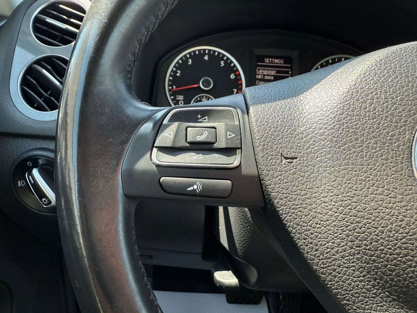 2013 Volkswagen Tiguan - Image 29