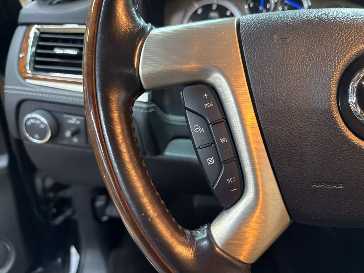 2013 Cadillac Escalade - Image 23
