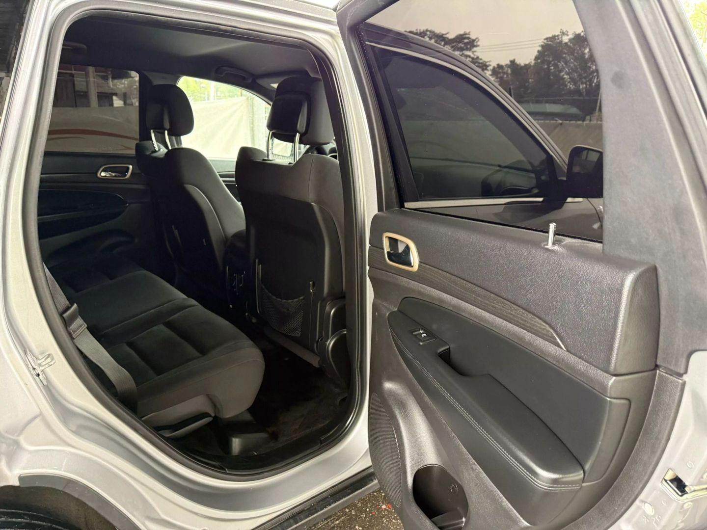 2015 Jeep Grand Cherokee - Image 21