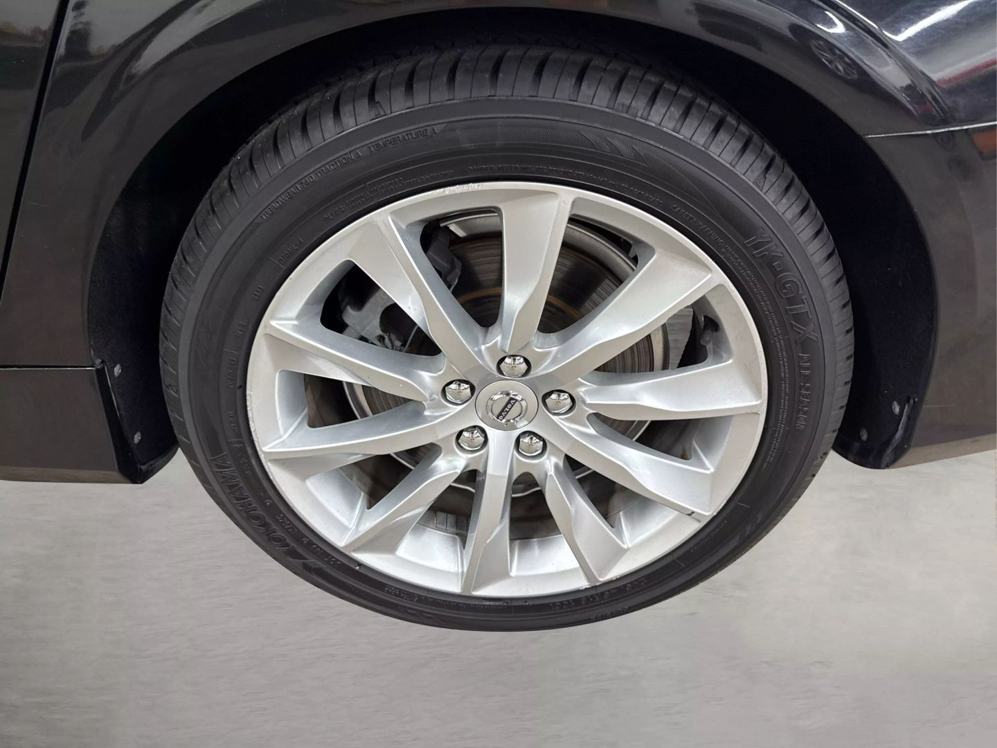2017 Volvo S90 - Image 17