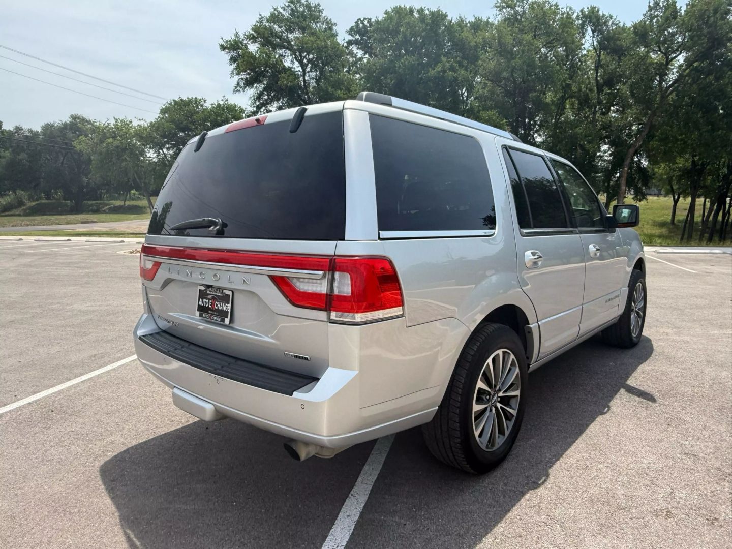 2015 Lincoln Navigator - Image 29