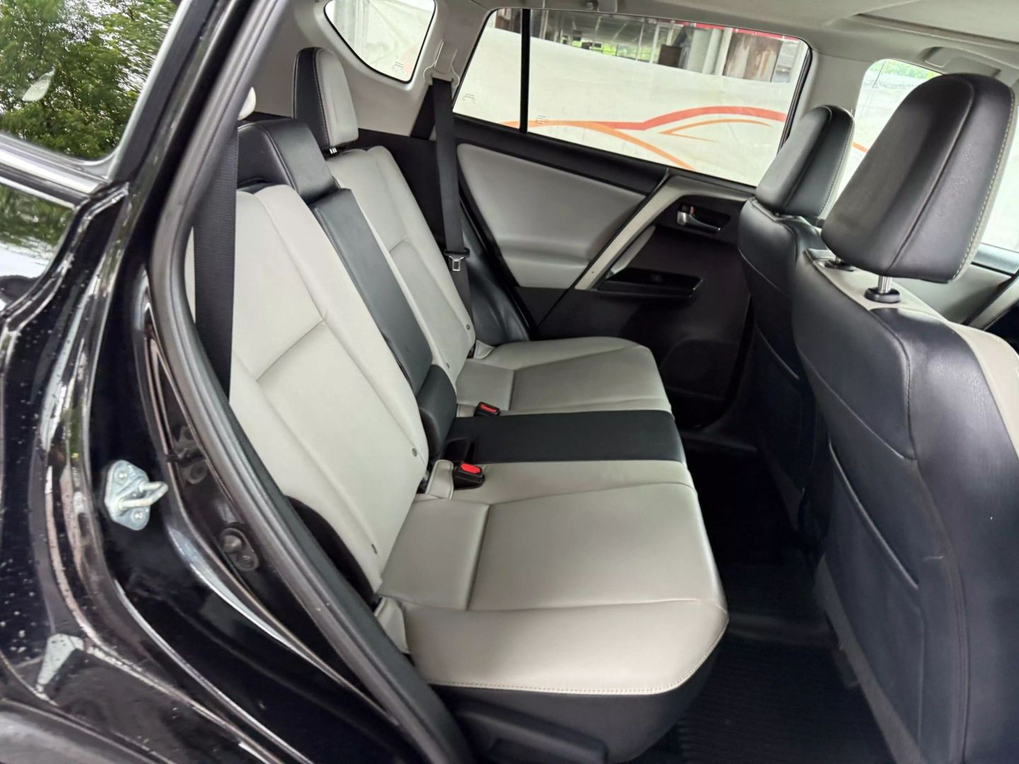 2016 Toyota Rav4 - Image 22
