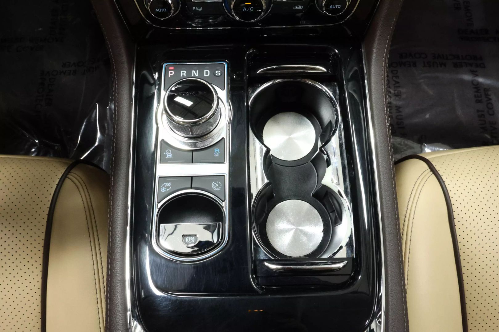 2017 Jaguar Xj - Image 40