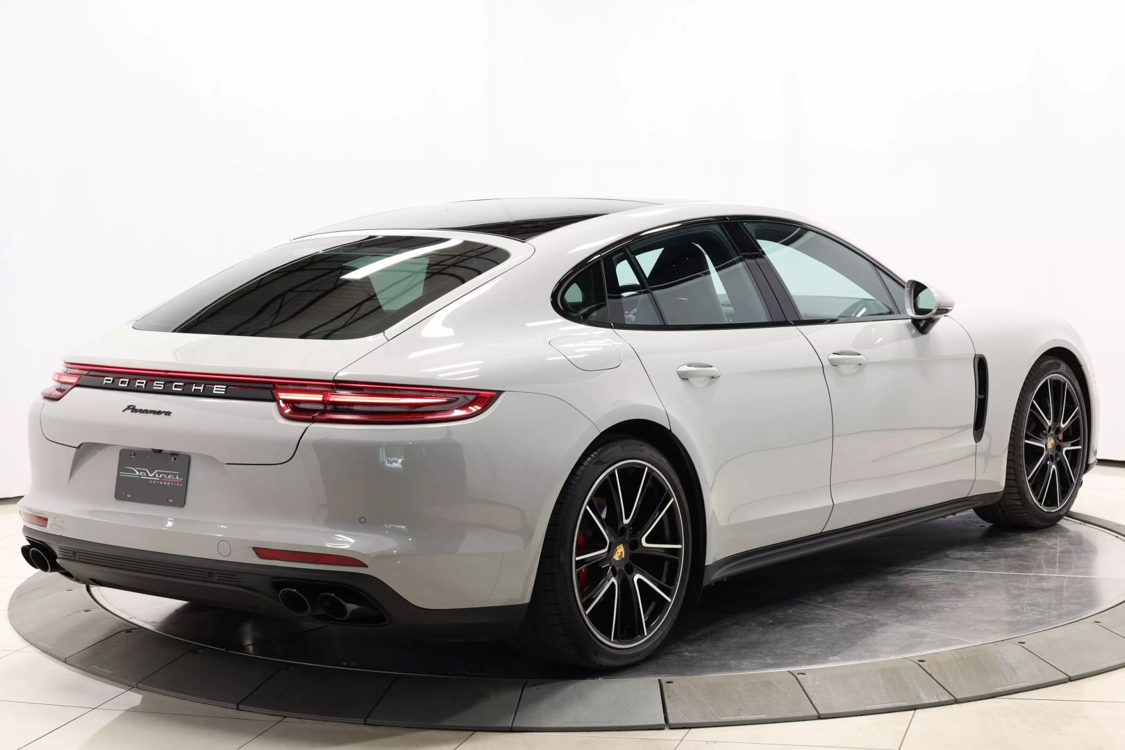 2018 Porsche Panamera - Image 65