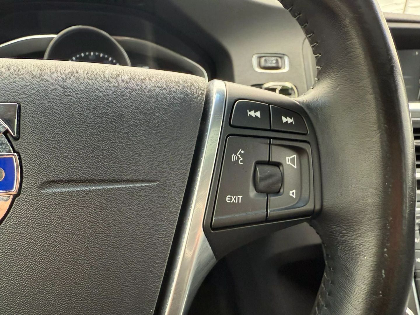 2016 Volvo S60 - Image 31