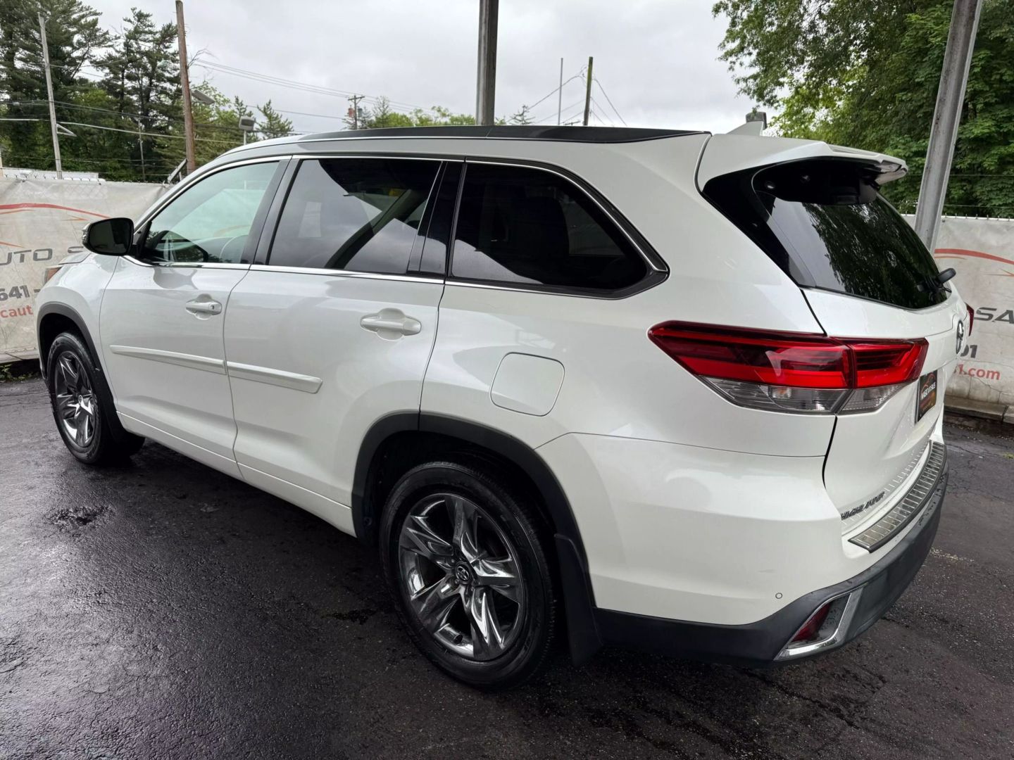 2018 Toyota Highlander - Image 12