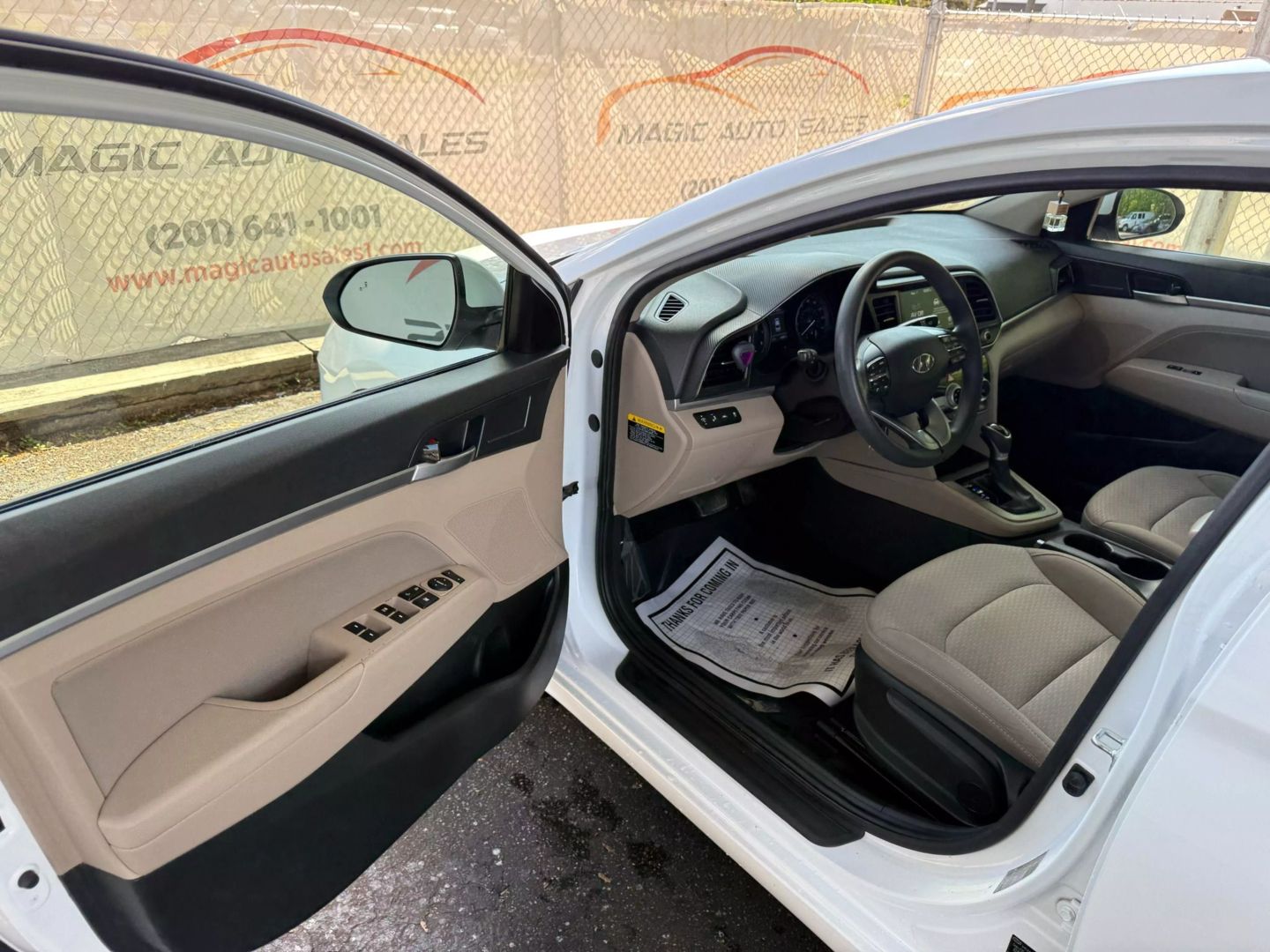 2019 Hyundai Elantra - Image 14