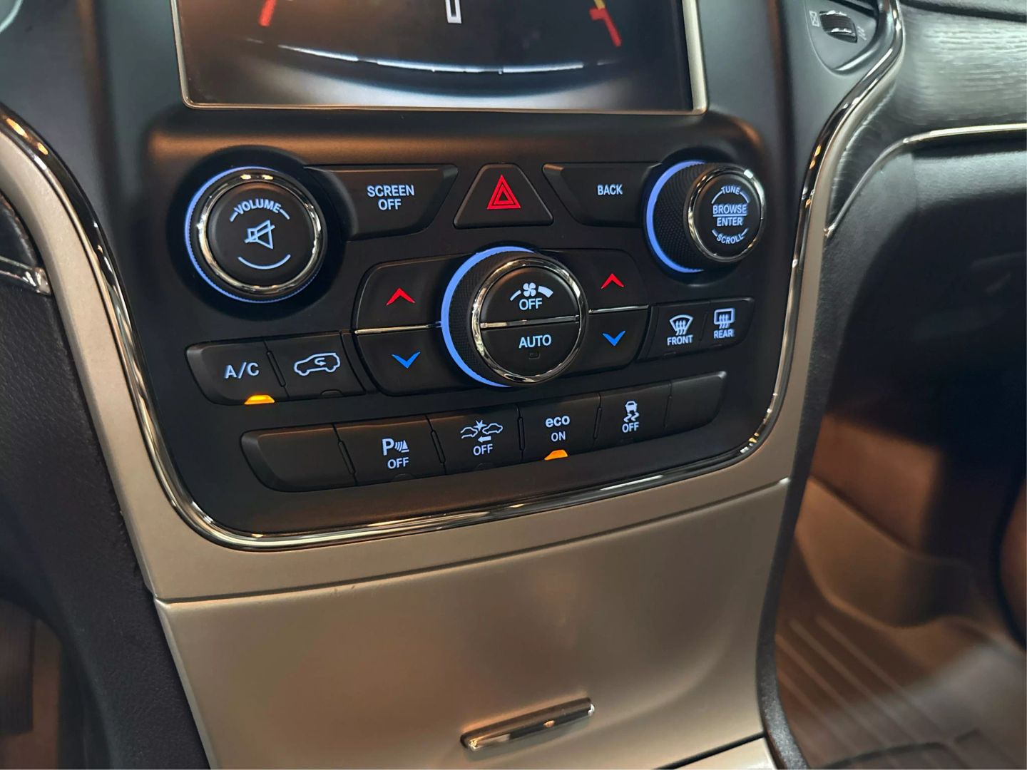 2014 Jeep Grand Cherokee - Image 24
