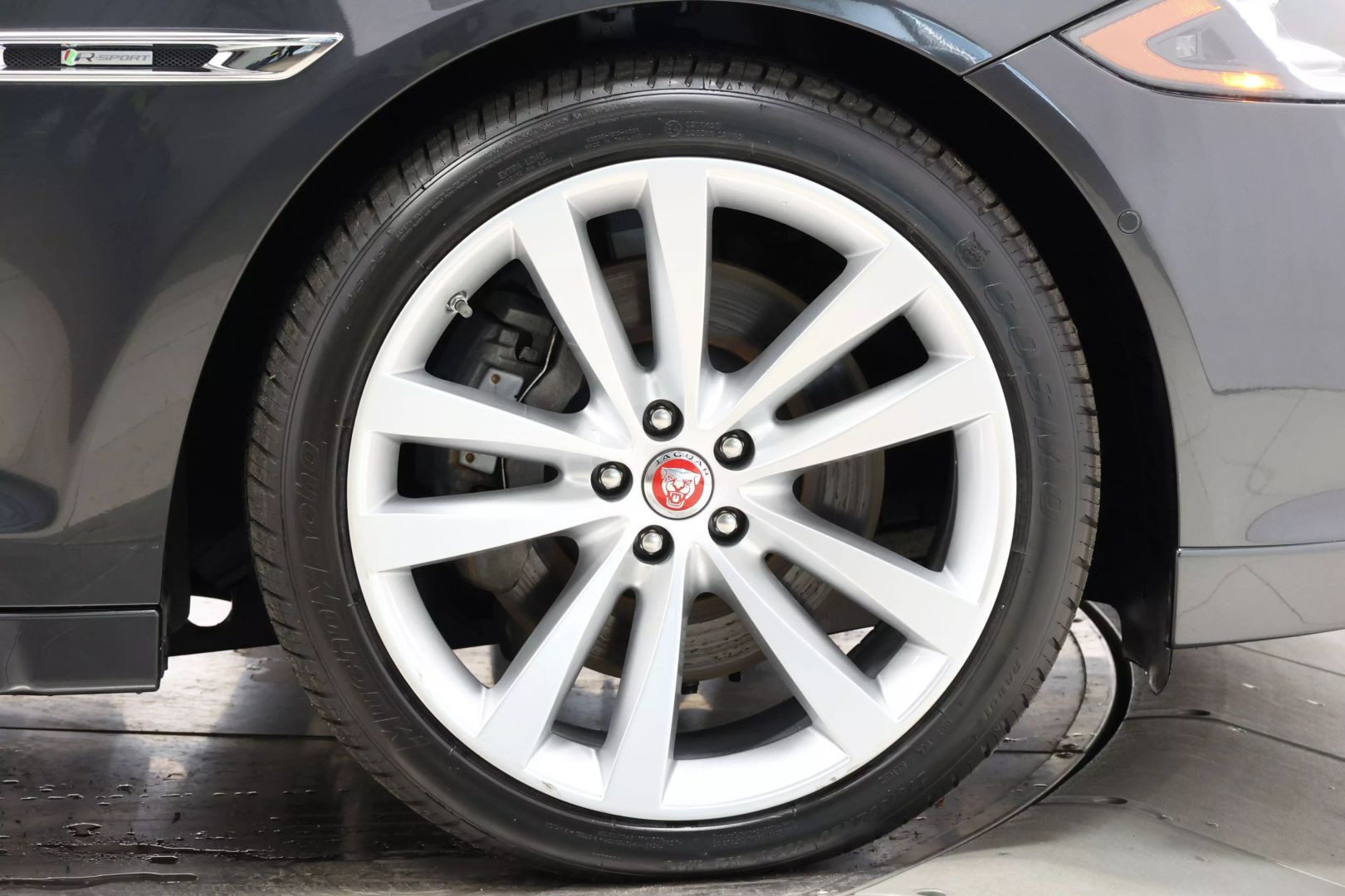 2017 Jaguar Xj - Image 104