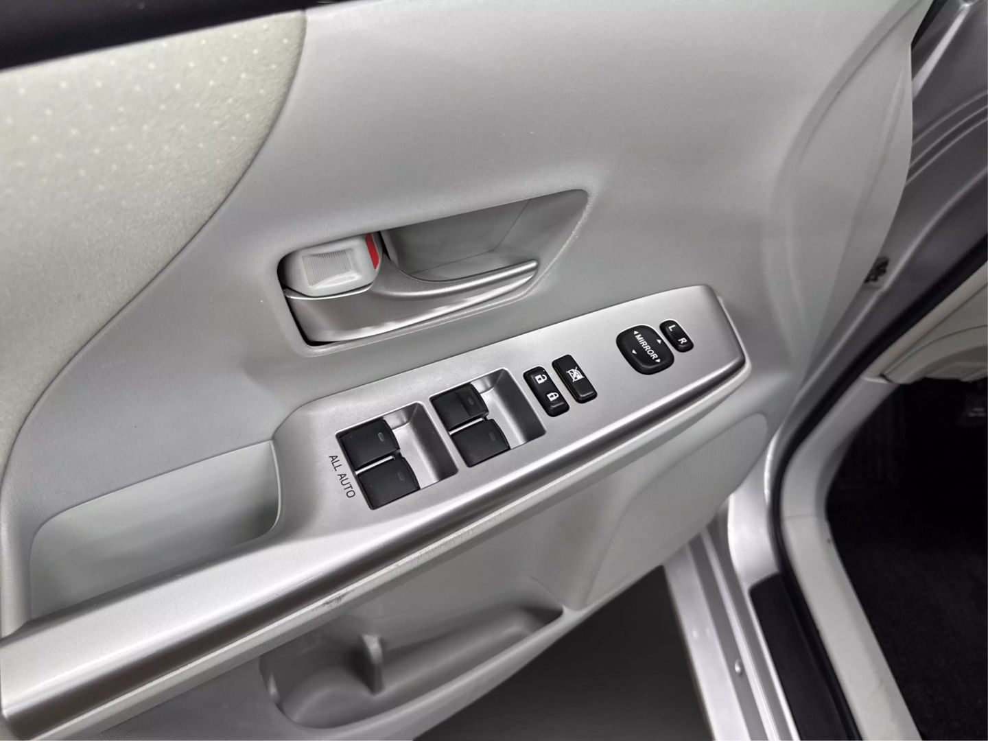 2012 Toyota Prius V - Image 24