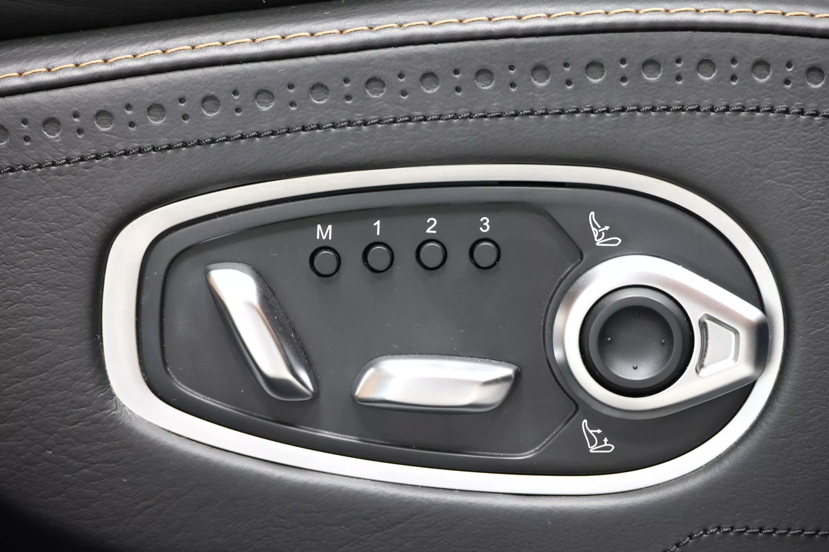 2021 Aston Martin Dbx - Image 94