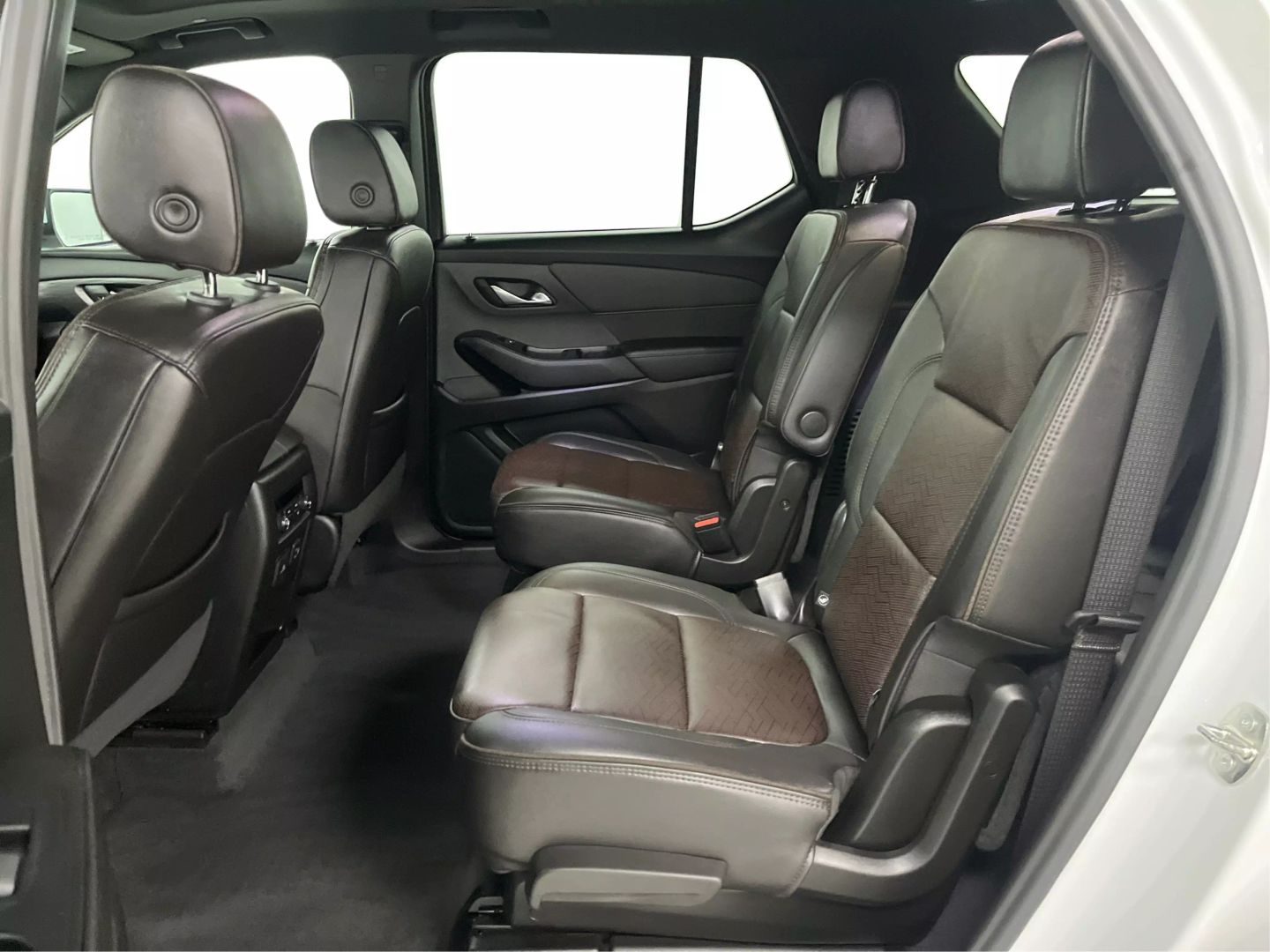 2023 Chevrolet Traverse - Image 10