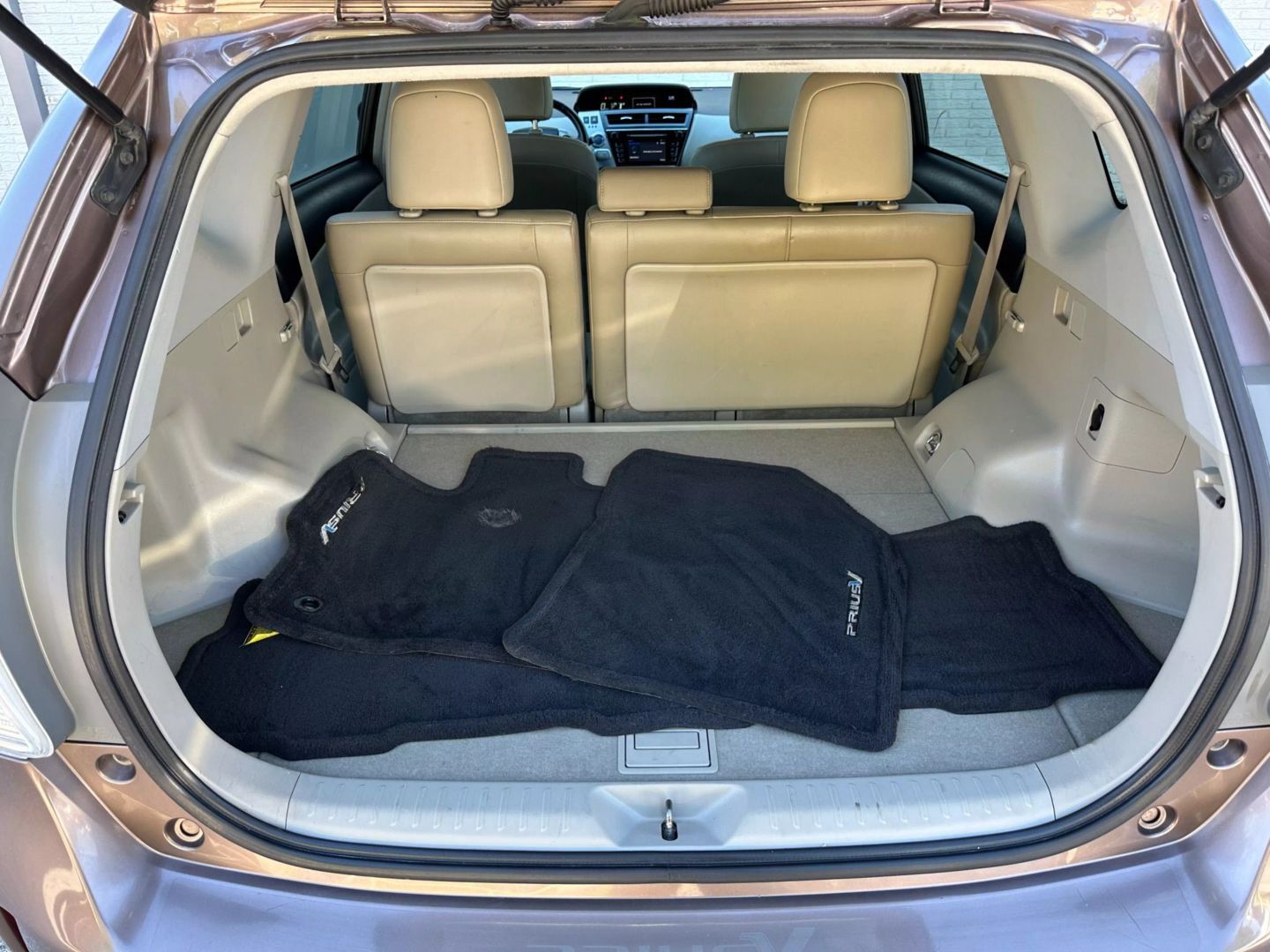 2015 Toyota Prius V - Image 18