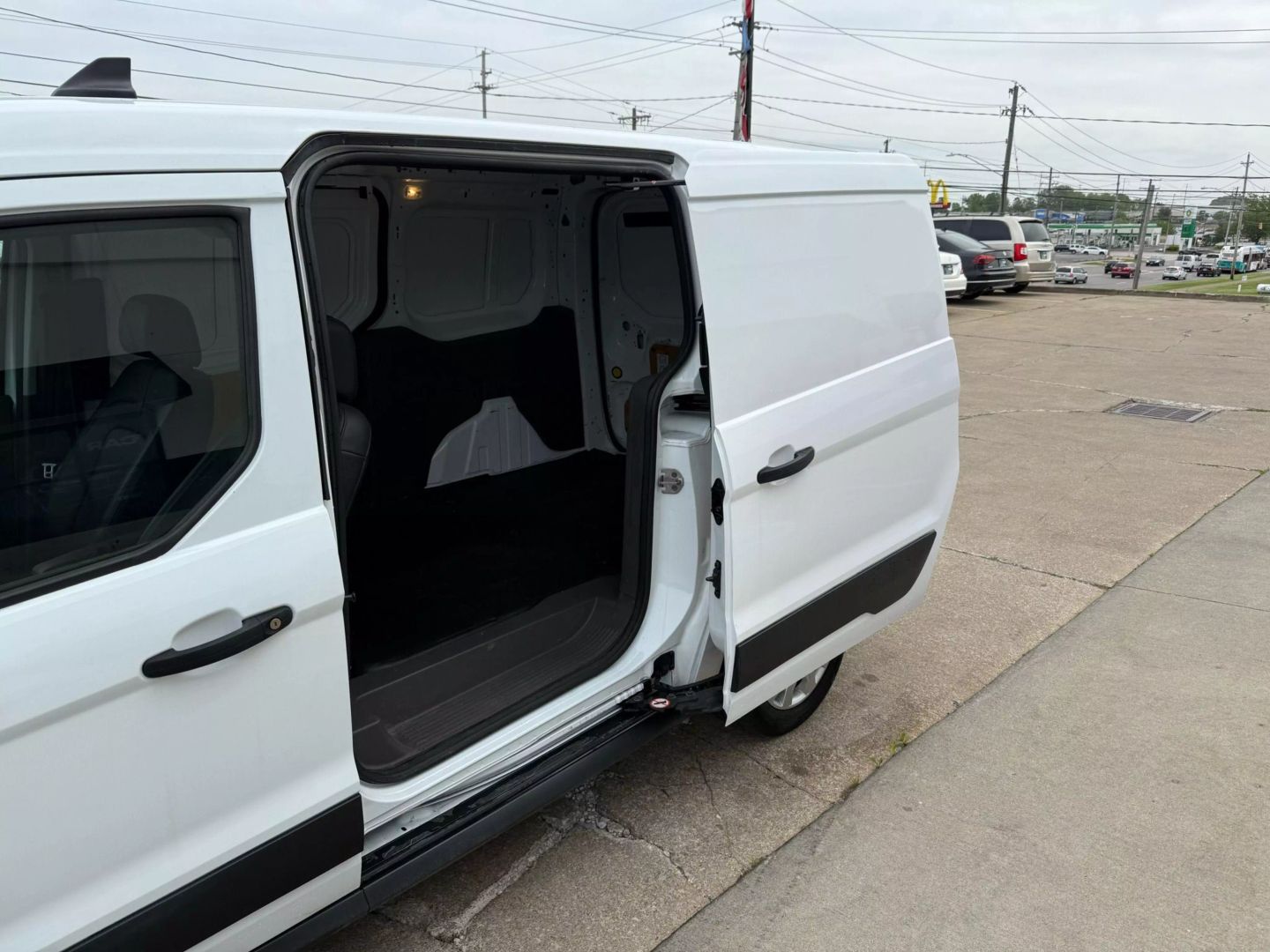 2022 Ford Transit Connect Cargo Van - Image 17