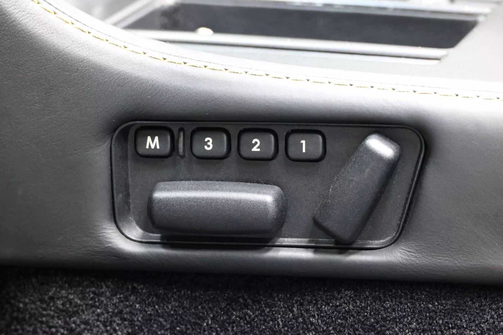 2008 Aston Martin Vantage - Image 13