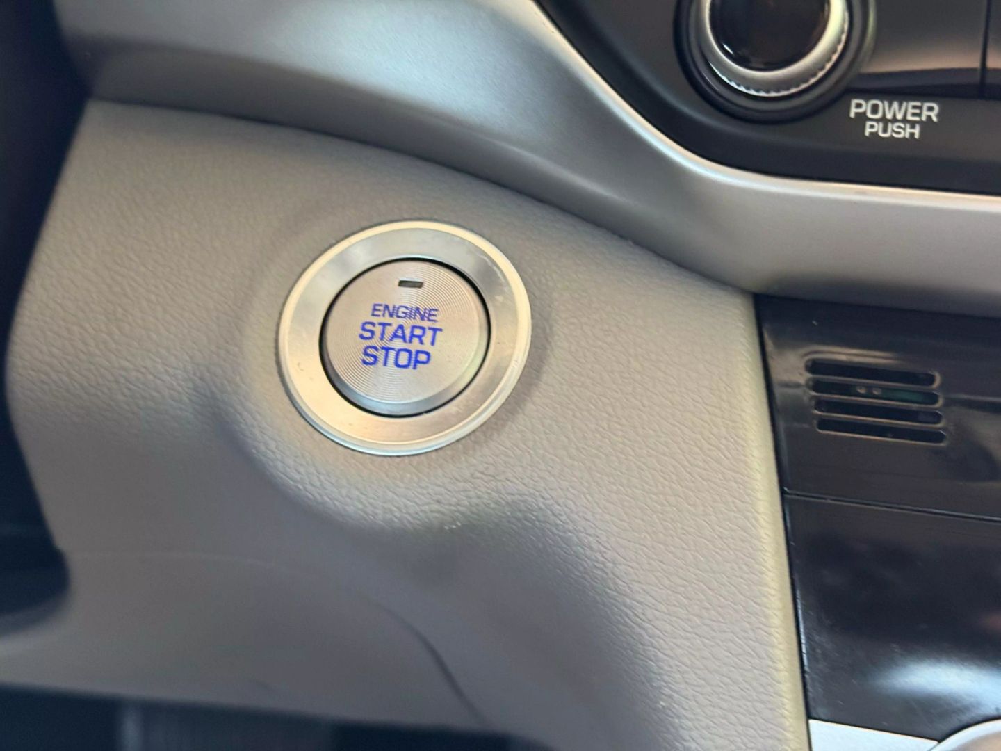 2019 Hyundai Elantra - Image 31