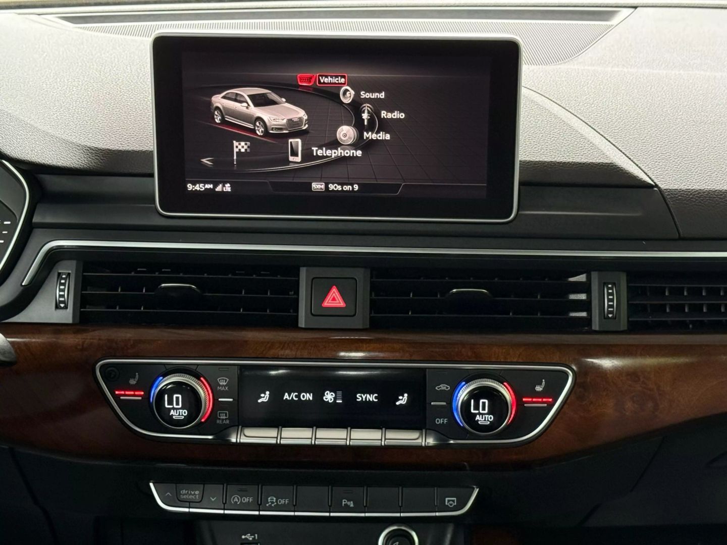2018 Audi A4 - Image 28