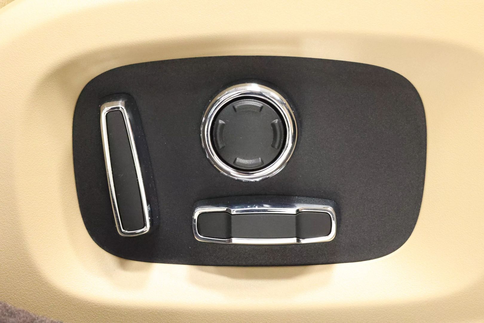 2017 Jaguar Xj - Image 86