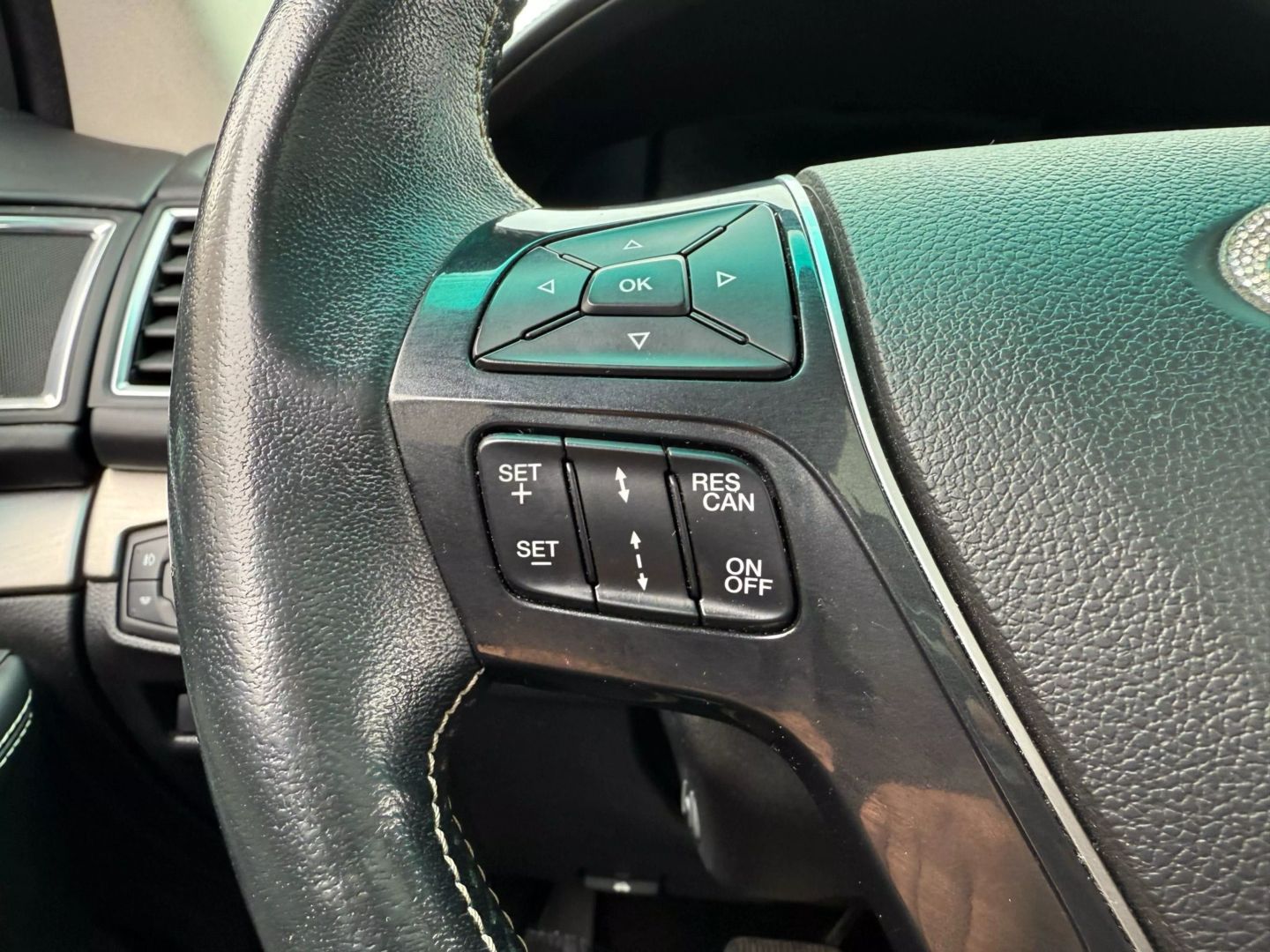 2017 Ford Explorer - Image 34