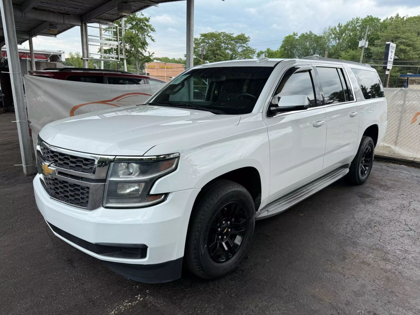2015 Chevrolet Suburban - Image 8