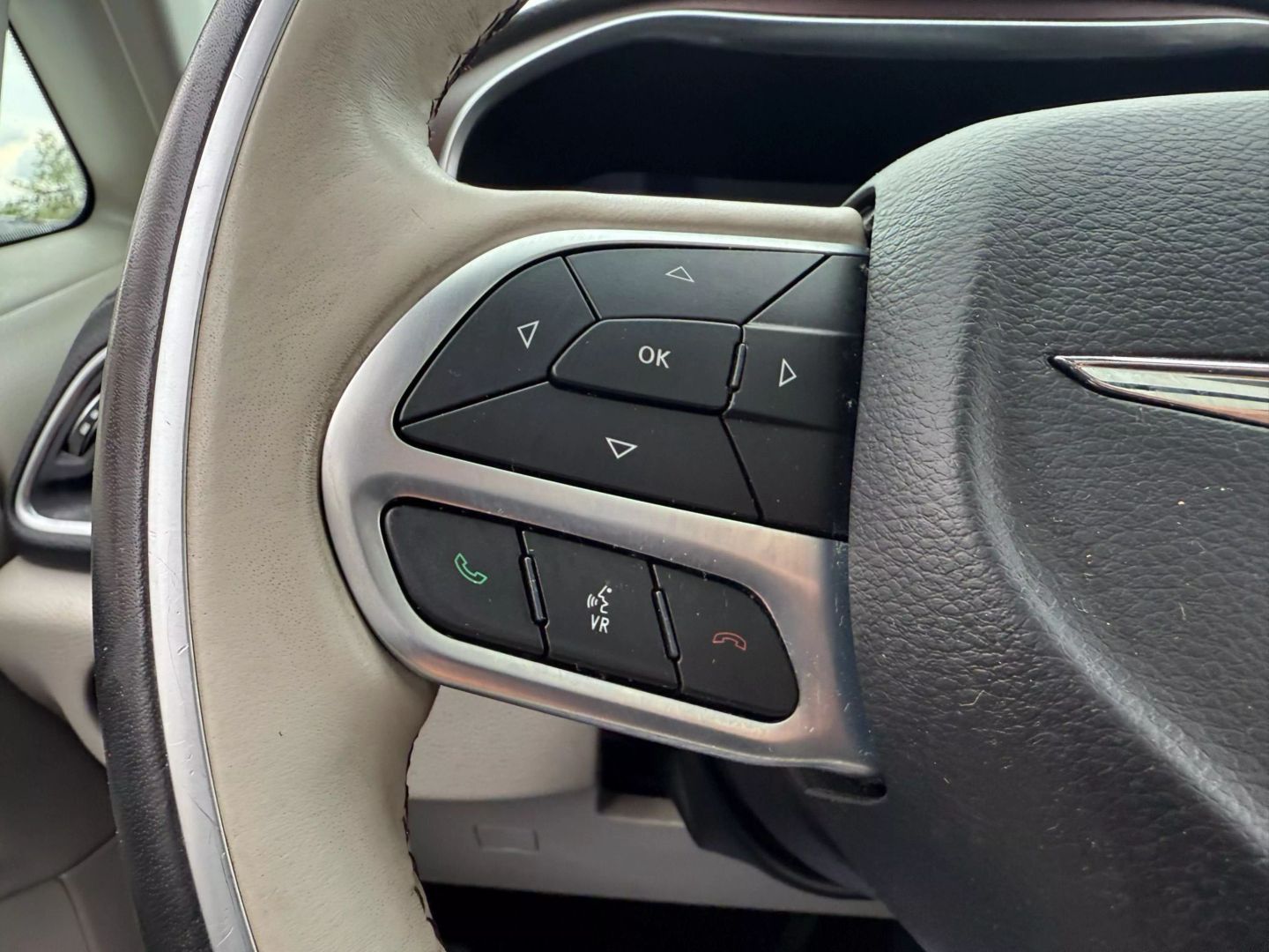 2020 Chrysler Pacifica - Image 39