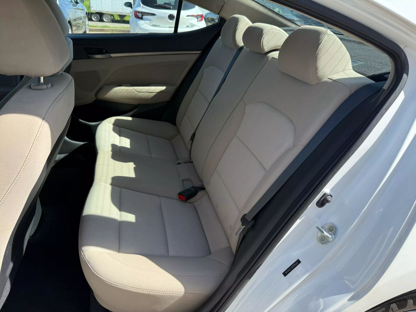 2018 Hyundai Elantra - Image 19