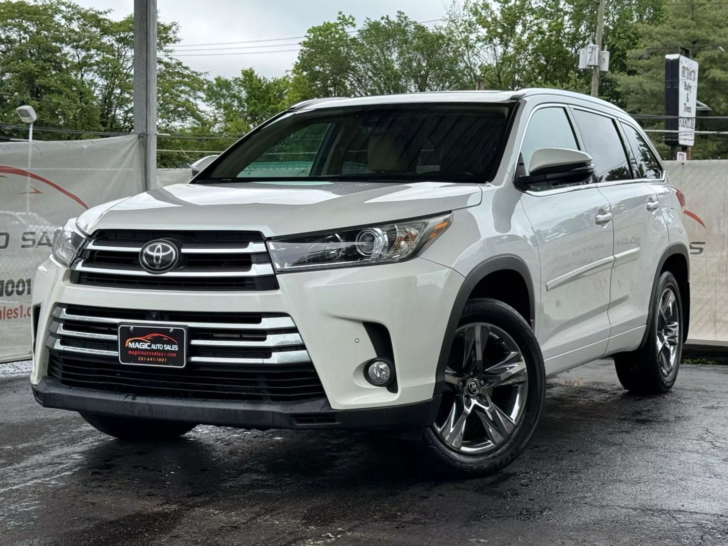 2018 Toyota Highlander - Image 1