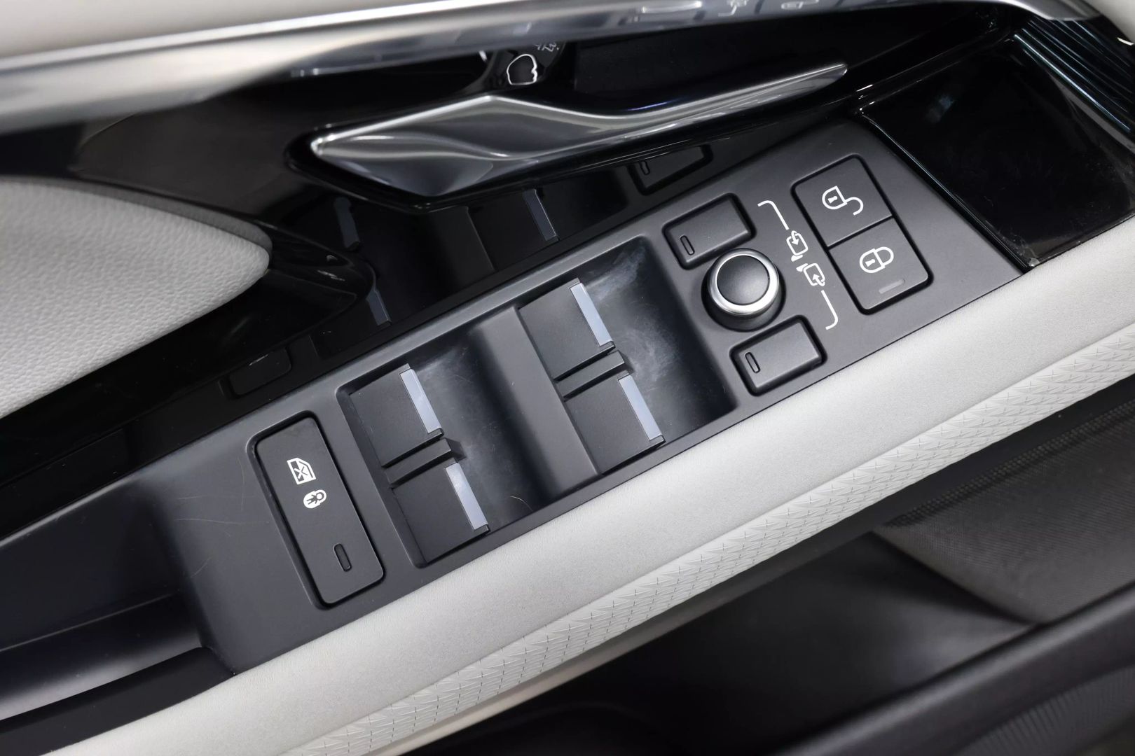 2020 Land Rover Range Rover Evoque - Image 10