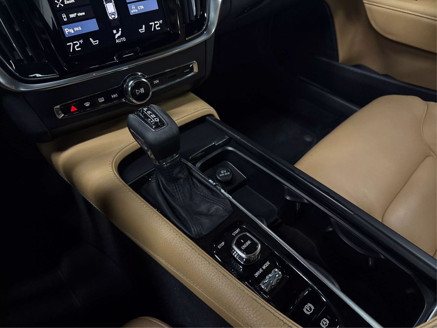 2017 Volvo S90 - Image 25