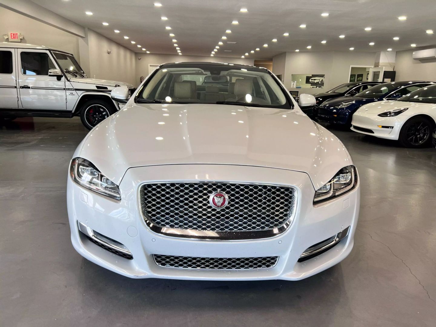 2016 Jaguar Xj Xjl Portfolio Sedan 4d - Image 2