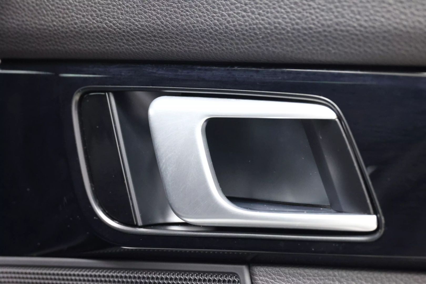 2018 Porsche Panamera - Image 71