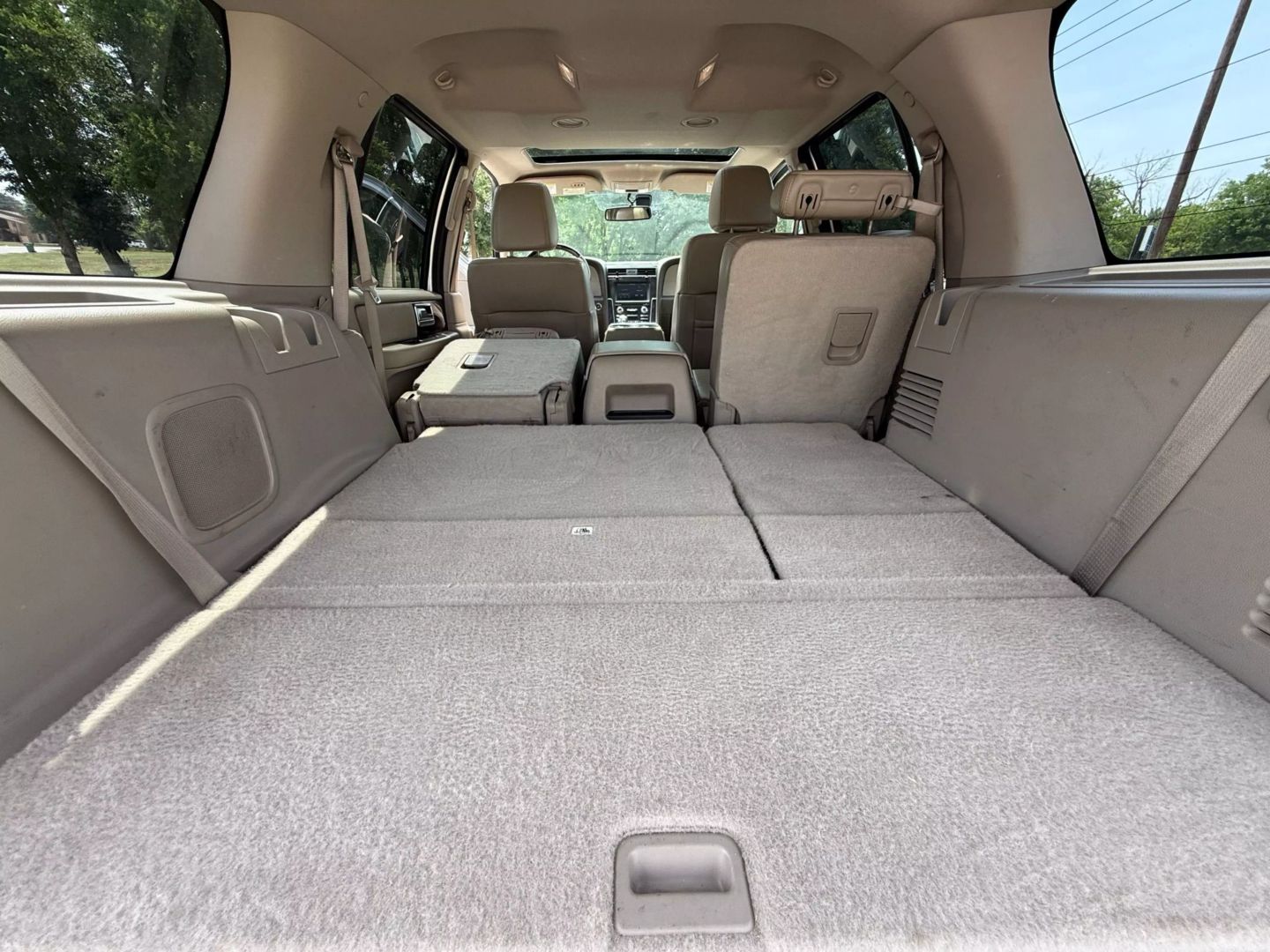 2015 Lincoln Navigator - Image 17
