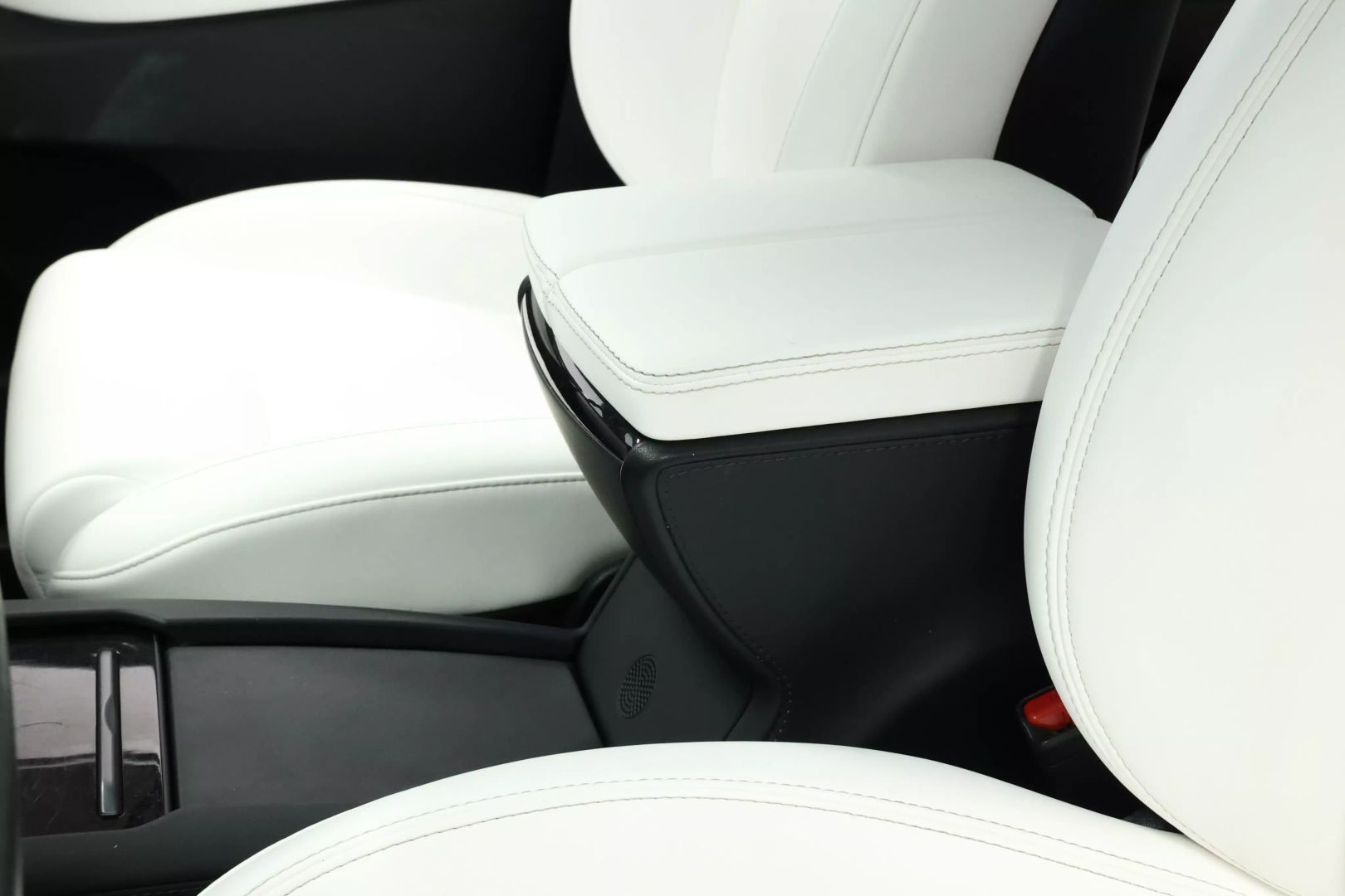 2020 Tesla Model X - Image 18
