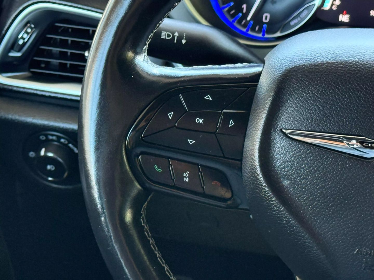 2019 Chrysler Pacifica - Image 33