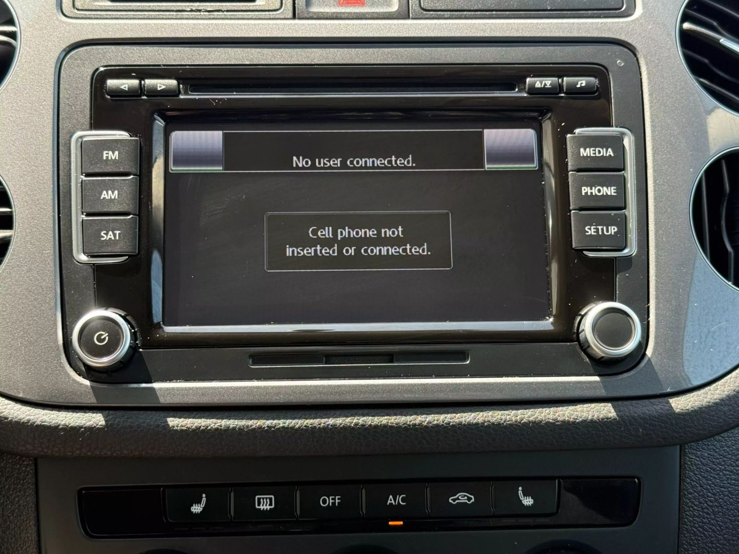 2013 Volkswagen Tiguan - Image 35