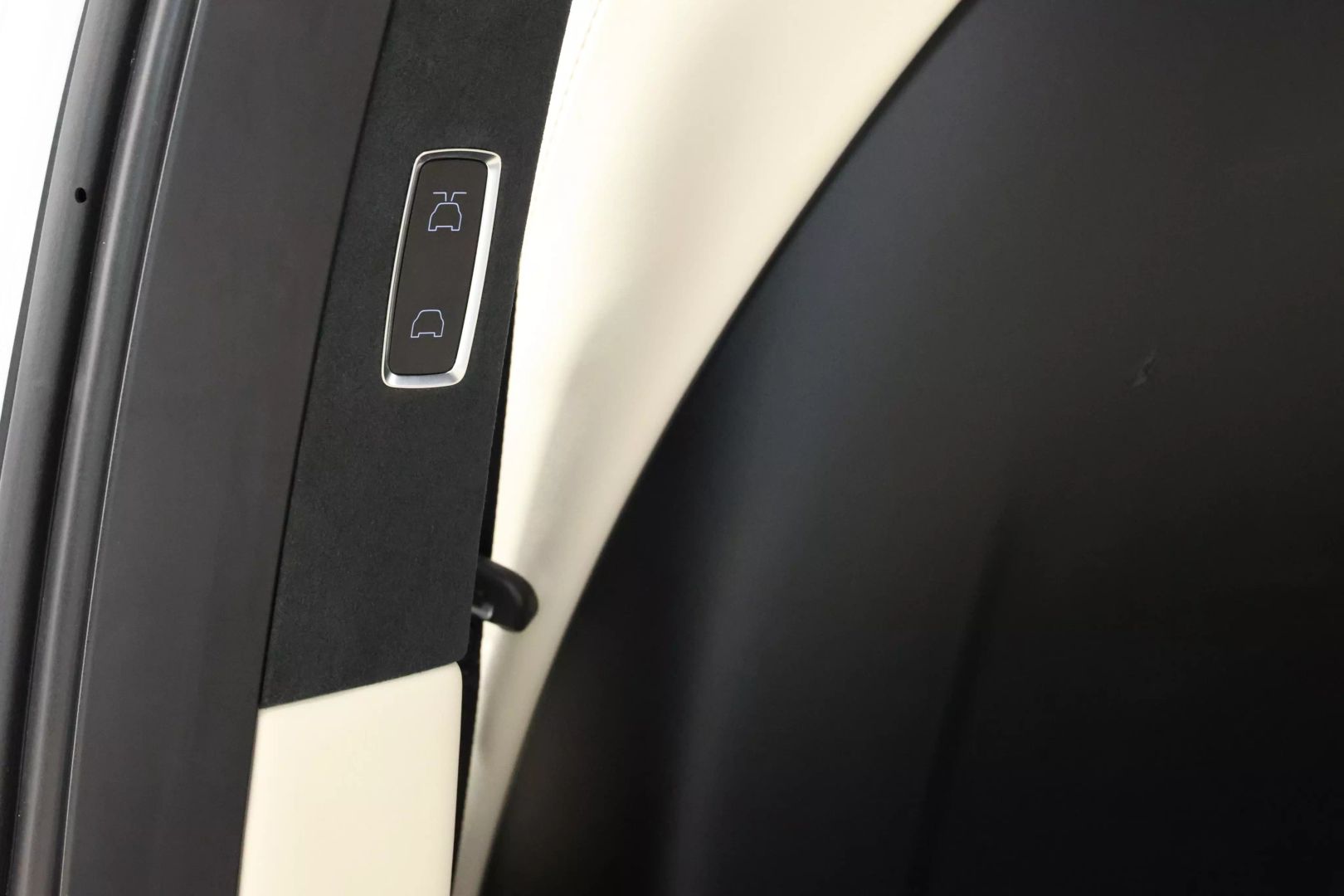 2023 Tesla Model X - Image 52