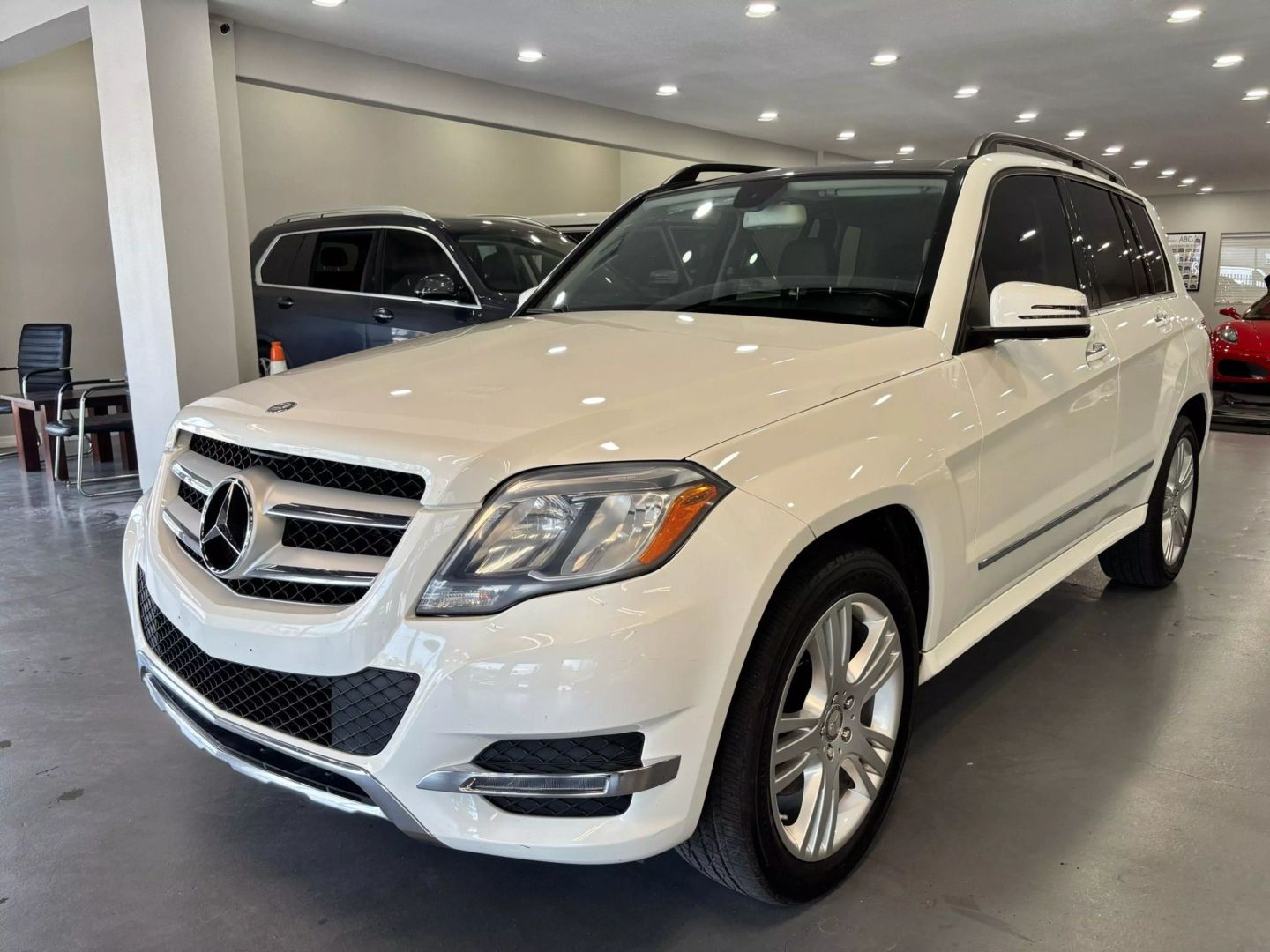 2014 Mercedes-benz Glk-class Glk 350 4matic Sport Utility 4d - Image 3