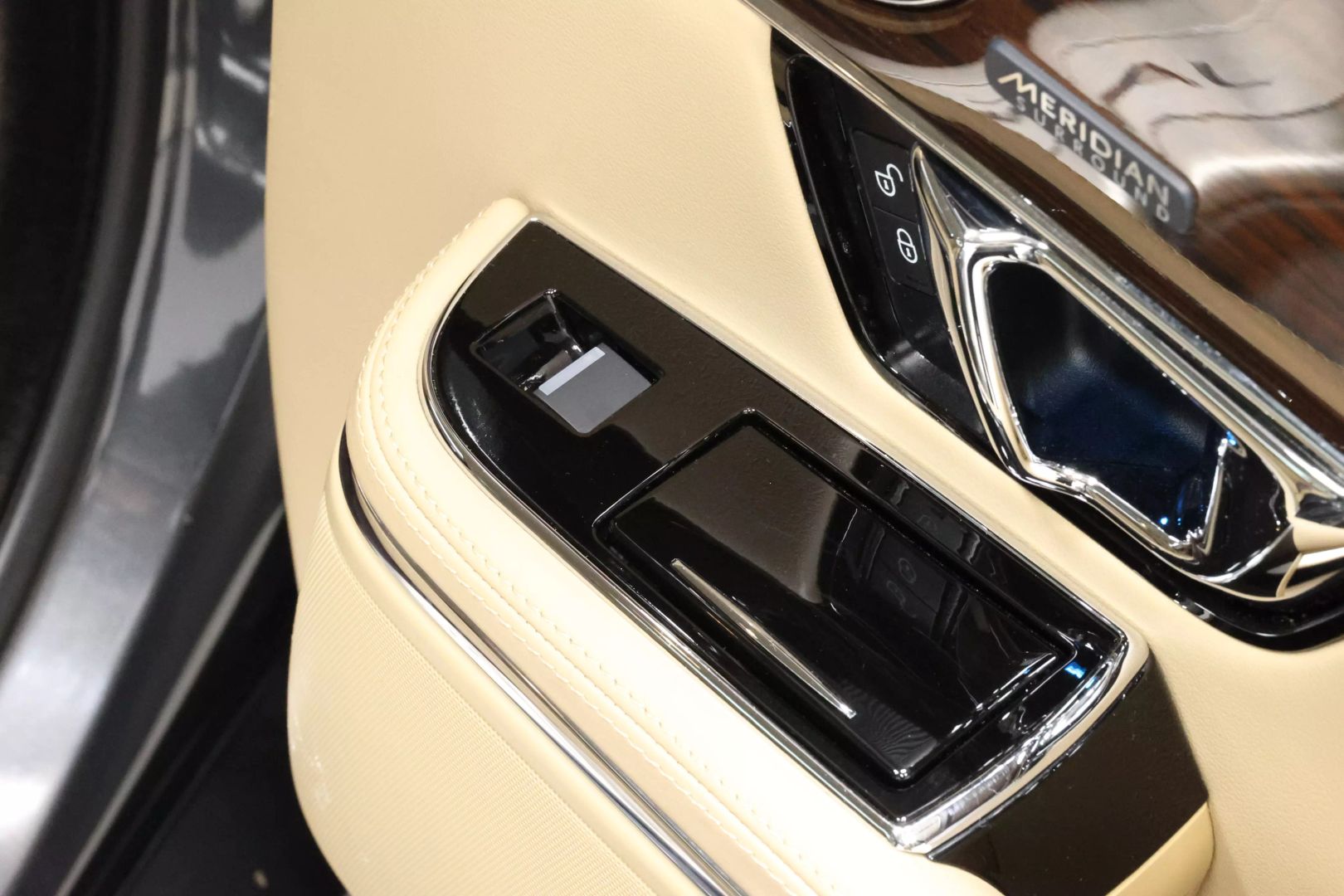 2017 Jaguar Xj - Image 67