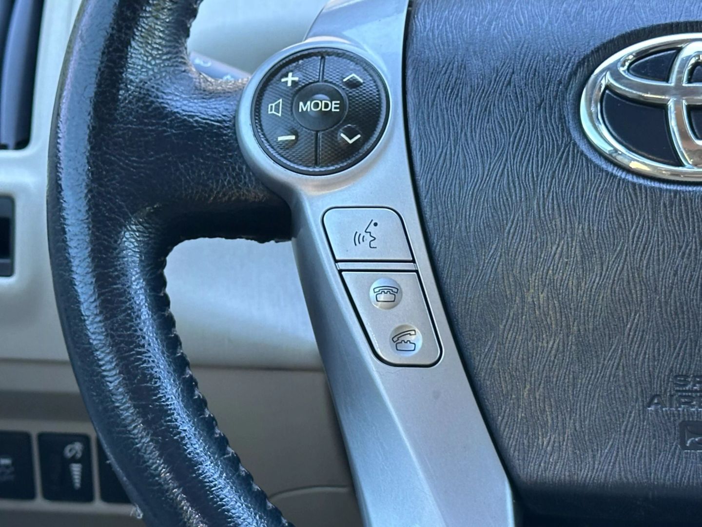 2015 Toyota Prius V - Image 27