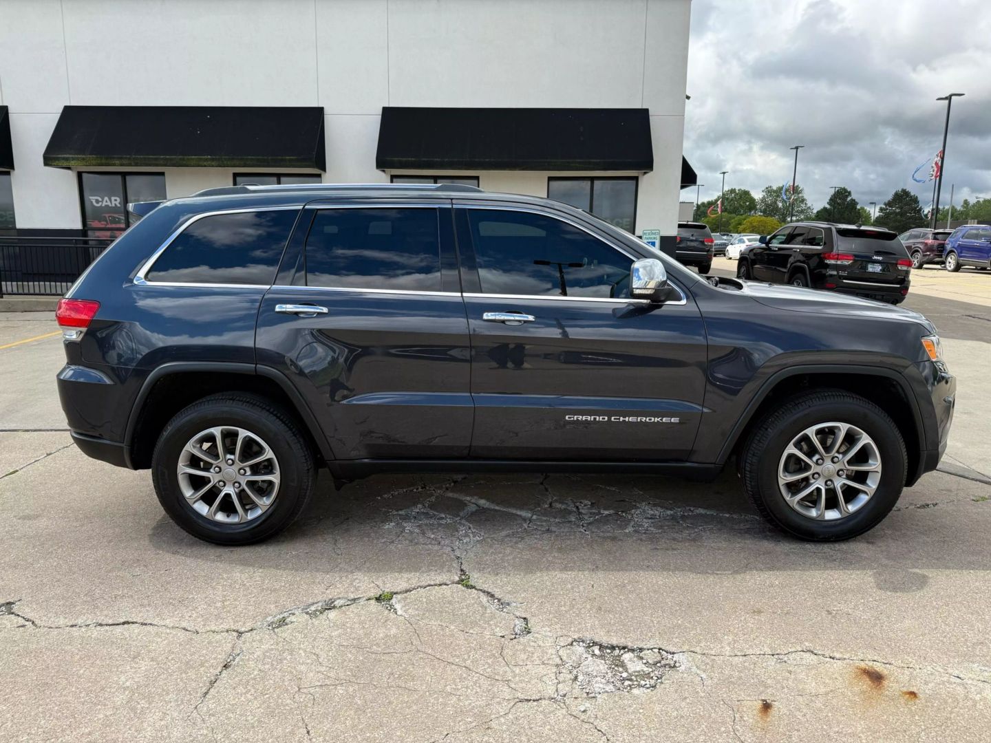 2015 Jeep Grand Cherokee - Image 16