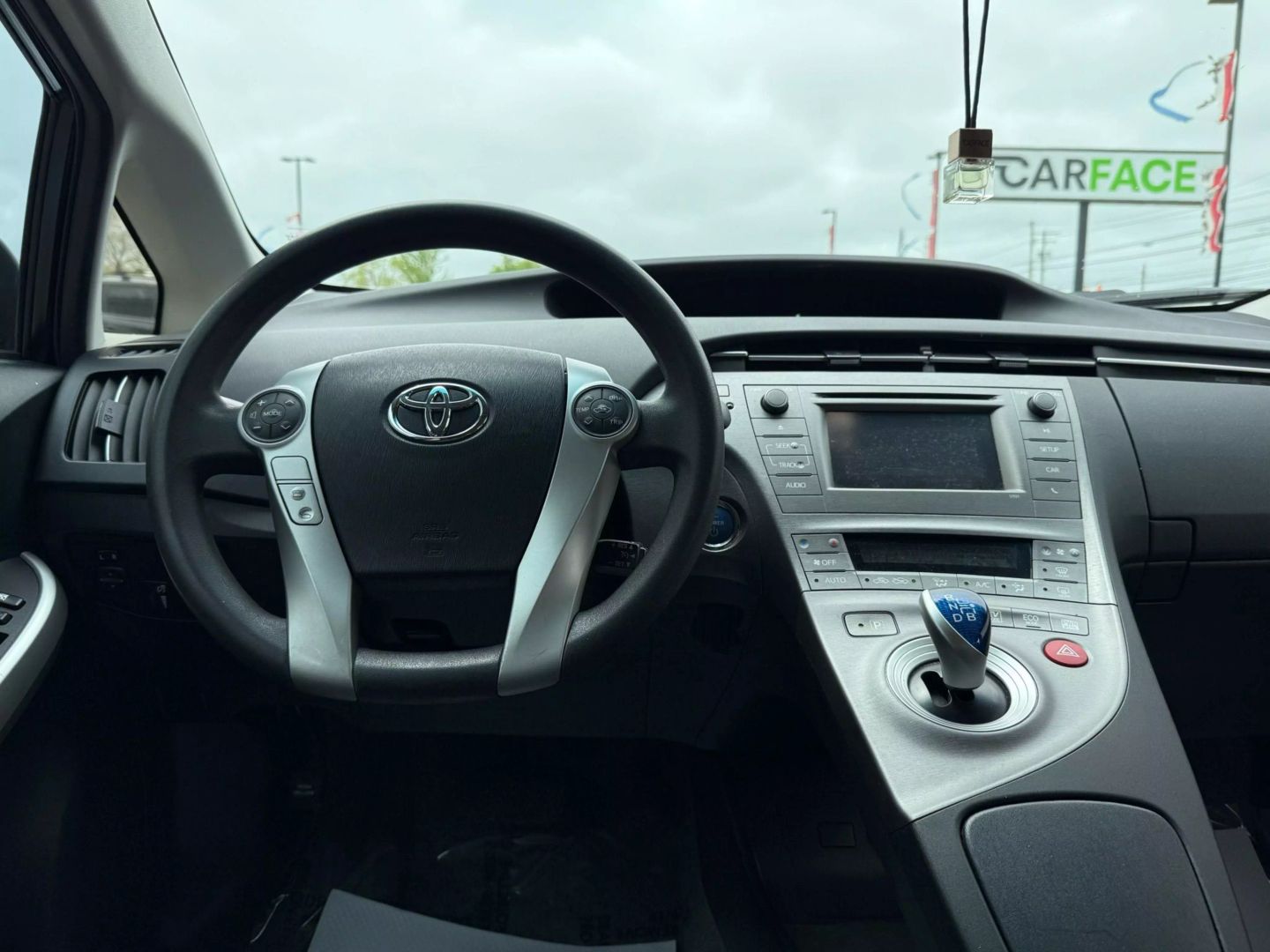 2015 Toyota Prius - Image 26