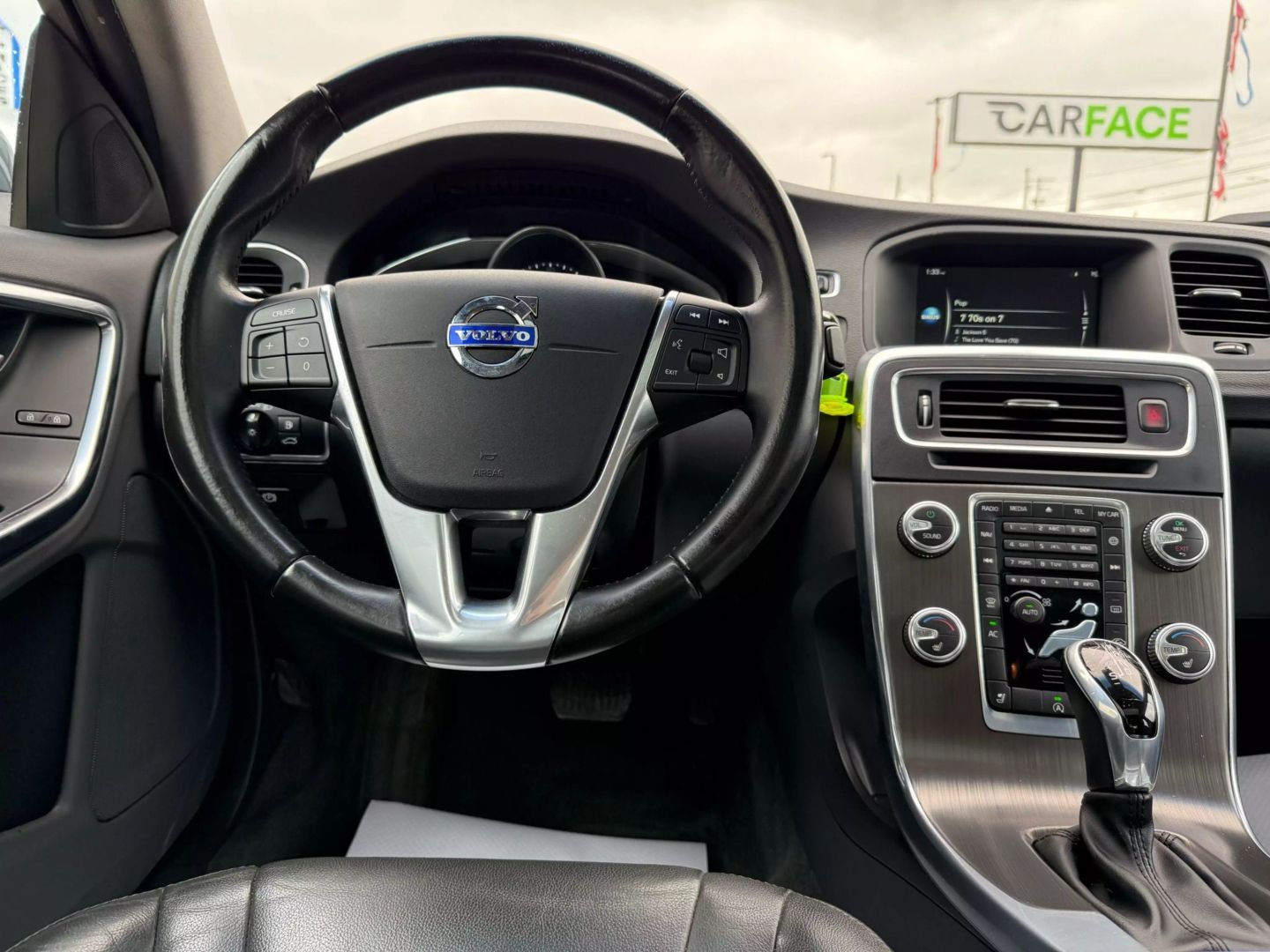 2016 Volvo S60 - Image 30
