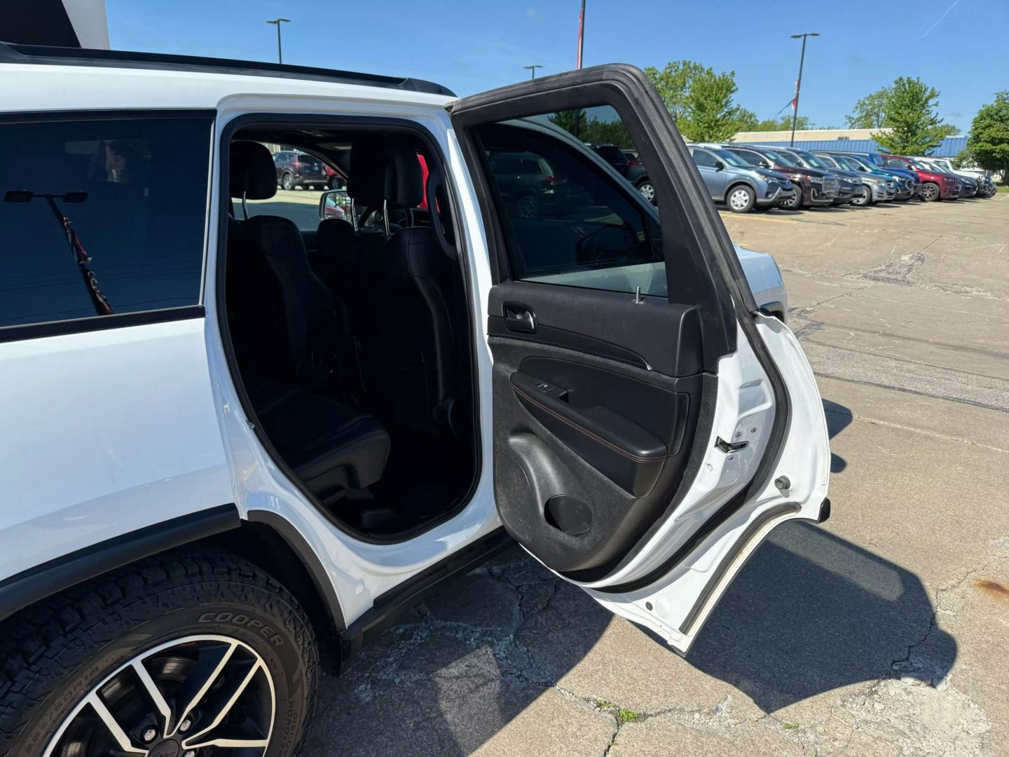 2020 Jeep Grand Cherokee - Image 23