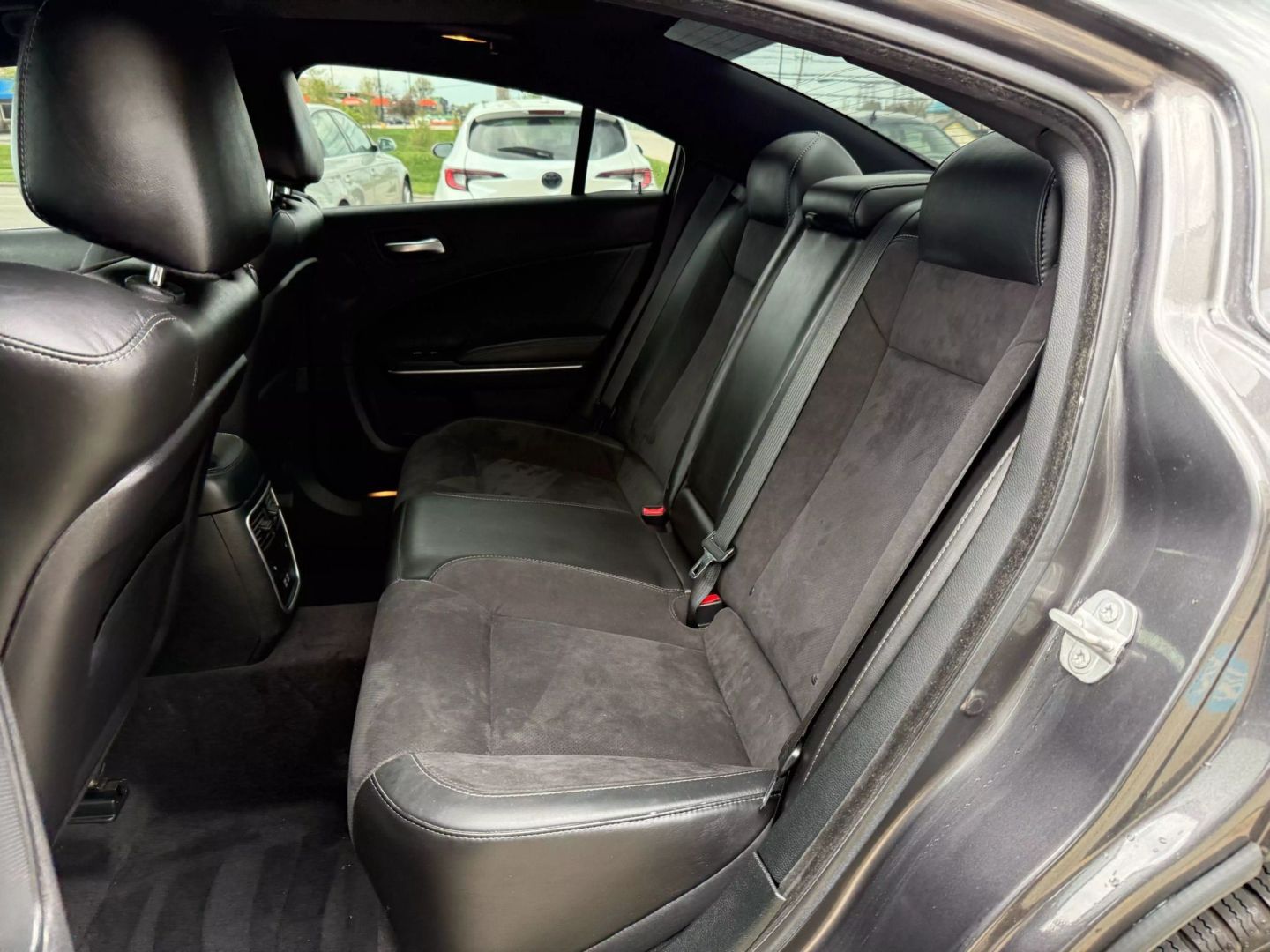 2018 Dodge Charger - Image 20