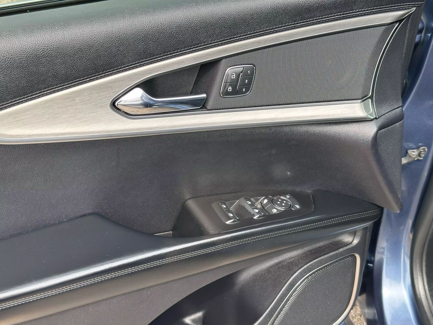 2019 Lincoln Nautilus - Image 12