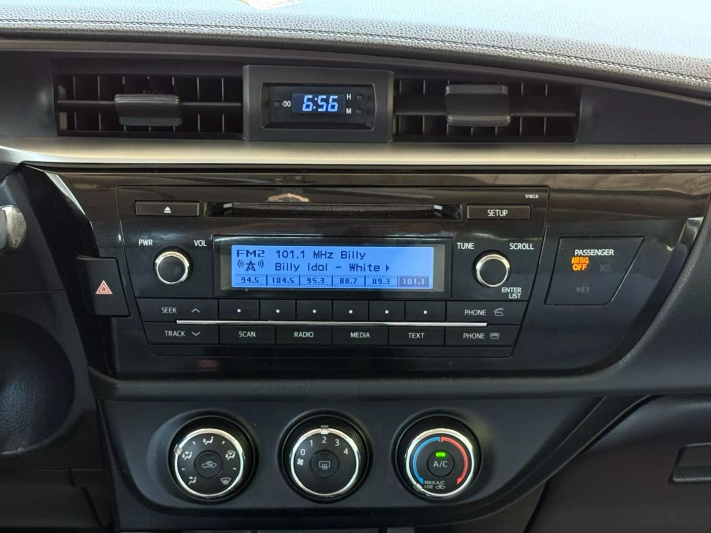 2015 Toyota Corolla - Image 28