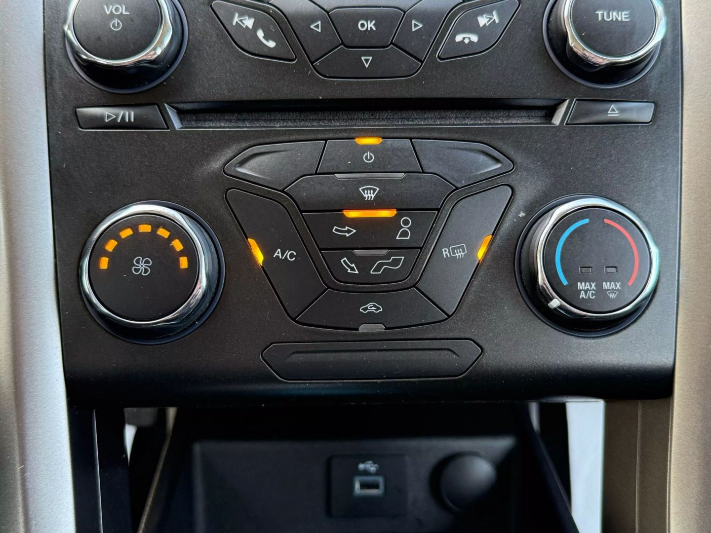 2017 Ford Fusion - Image 40