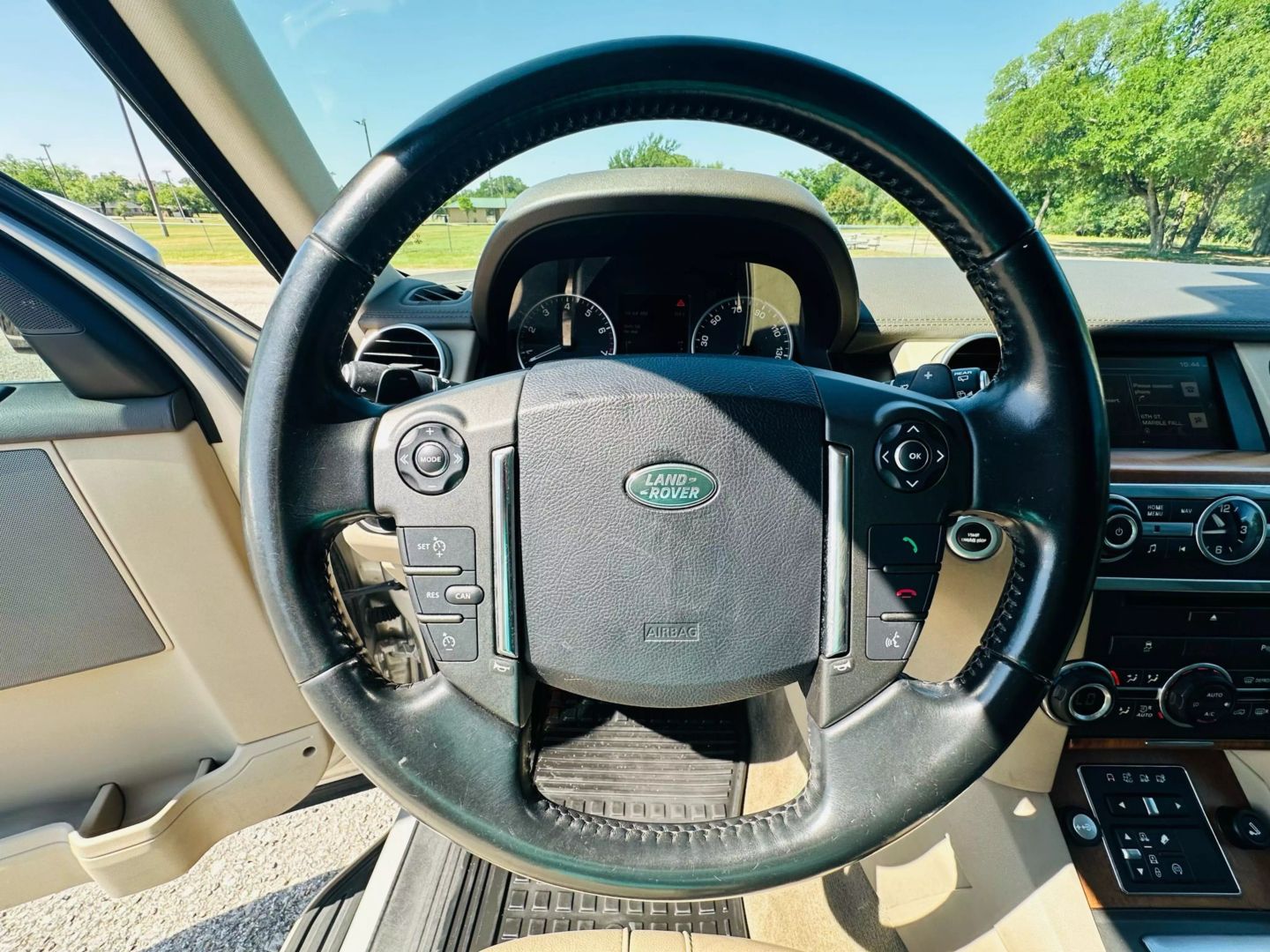 2016 Land Rover Lr4 - Image 24